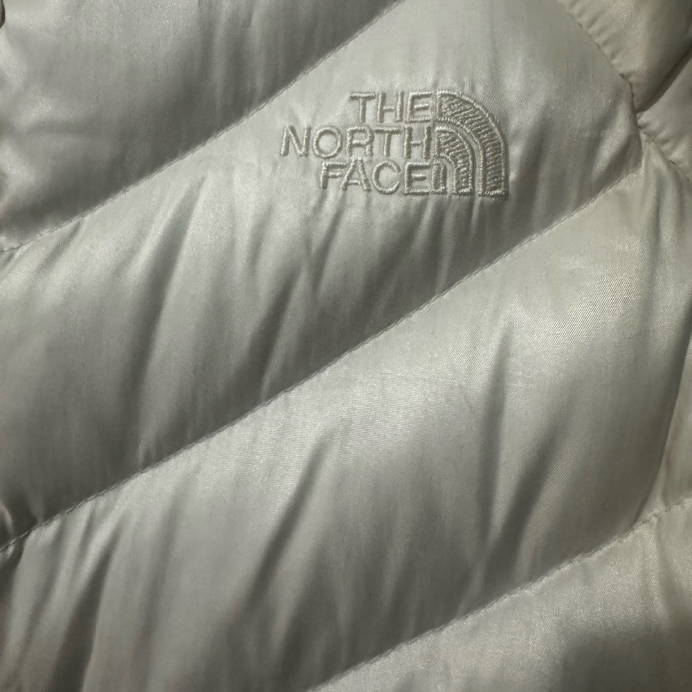 The North Face Women's White Puffer 550 Vest Sz Med - Picture 4 of 7